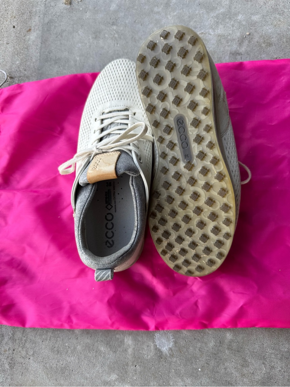 Ecco Ladies Golf Lace-Up Sneakers in Light Gray and Tan